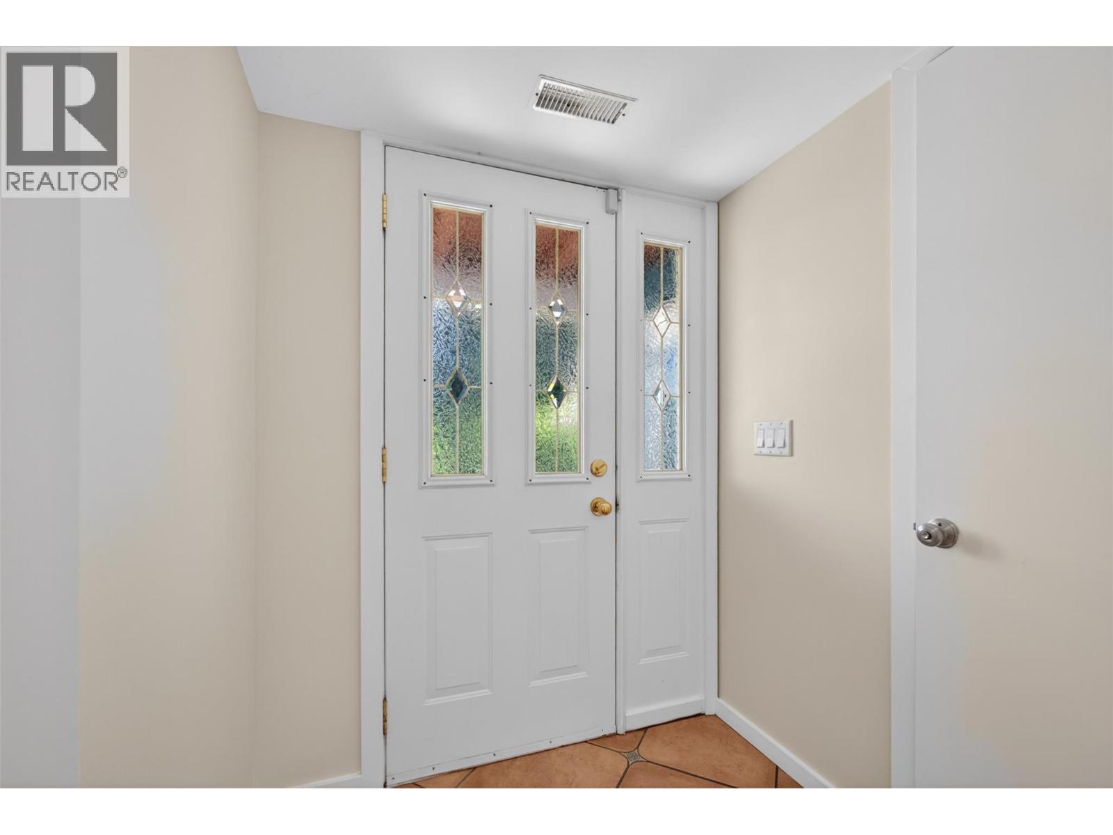 4739 Peachland Place, Peachland