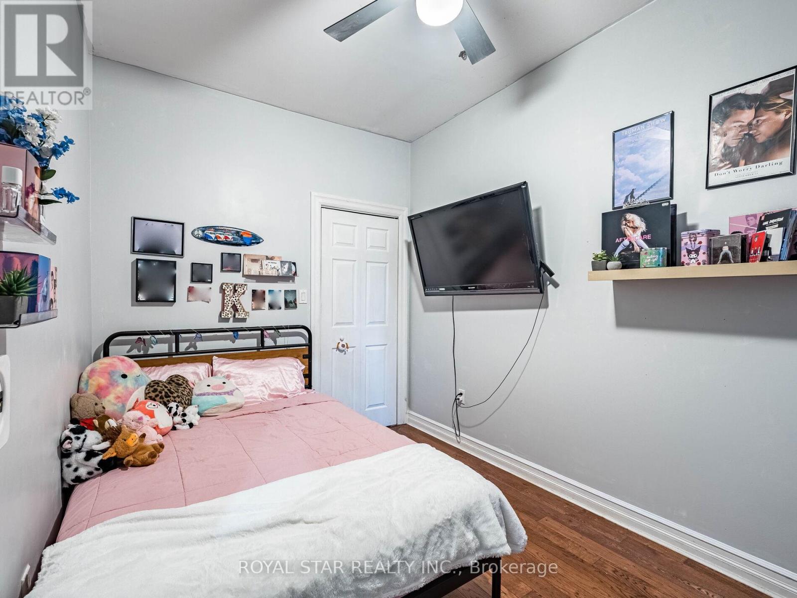 74 MONTROSE AVENUE - 25