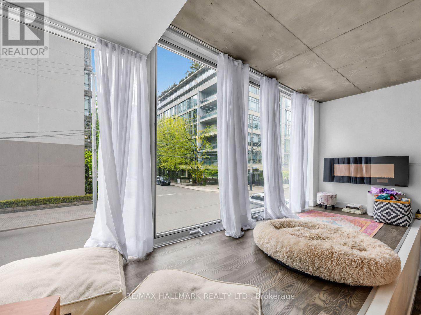 #213 75 PORTLAND STREET - 11