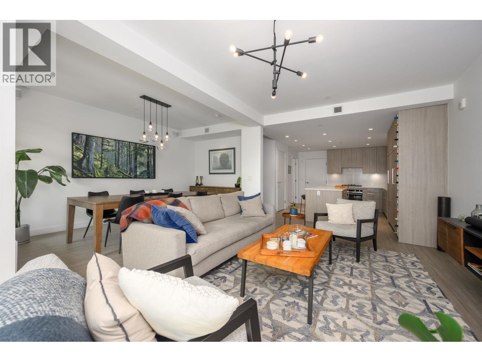 108 733 E 3RD STREET, North Vancouver