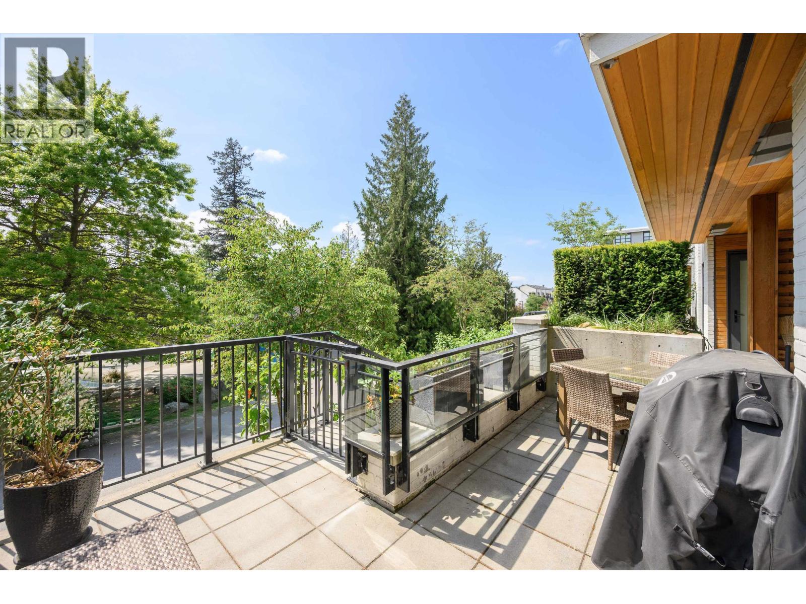 108 733 E 3RD STREET, North Vancouver