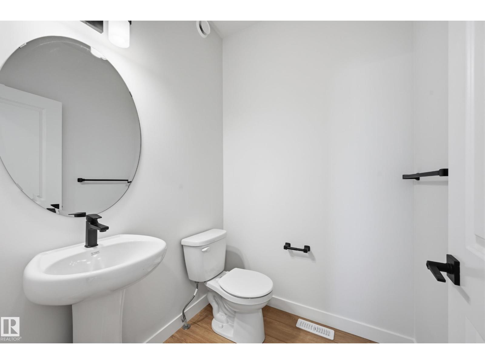 22404 90 AV NW - 11