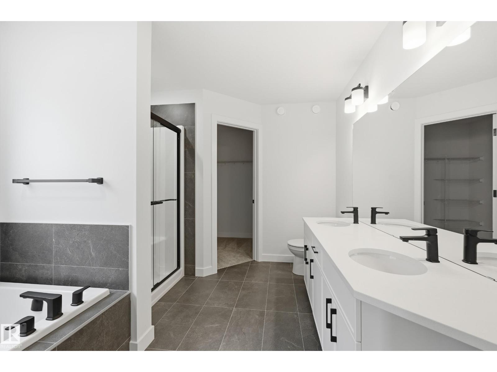 22404 90 AV NW - 14