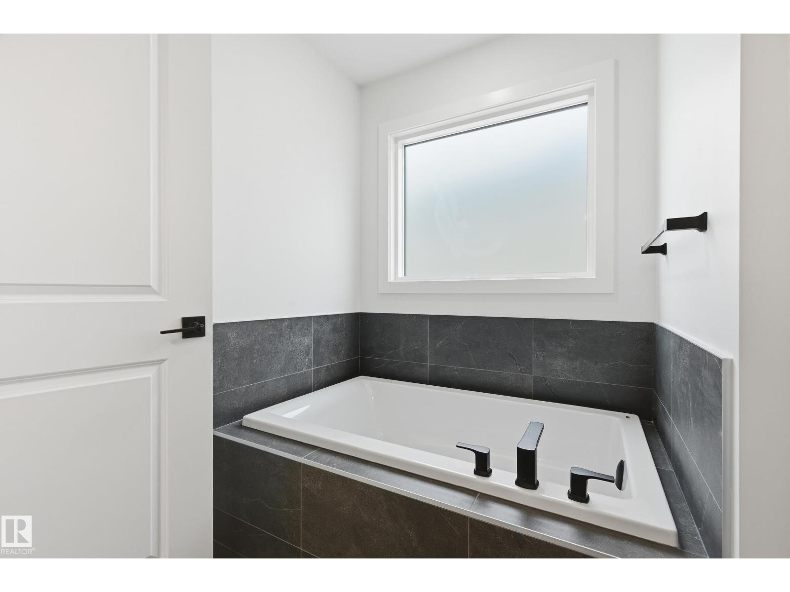22404 90 AV NW - 15