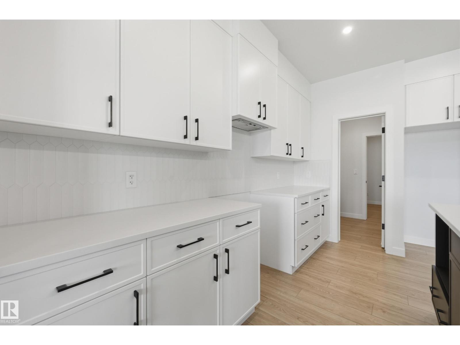 22404 90 AV NW - 6