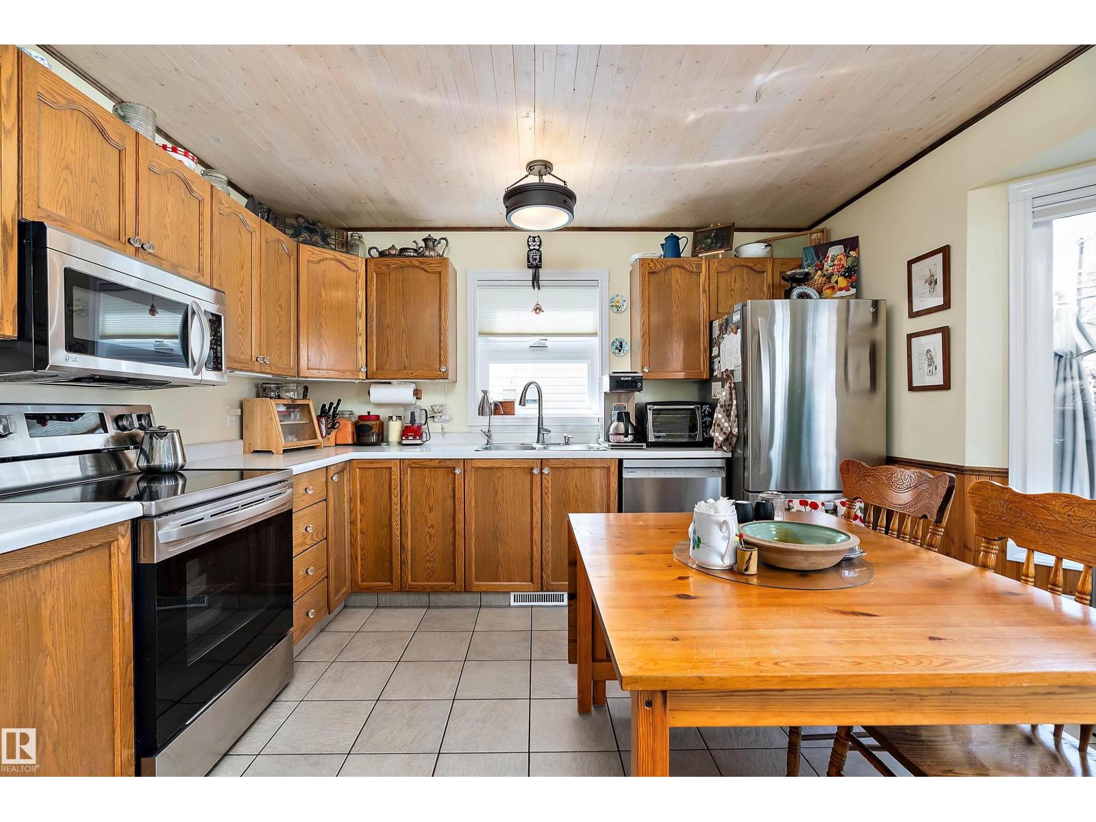 9420 102A AV NW - 16