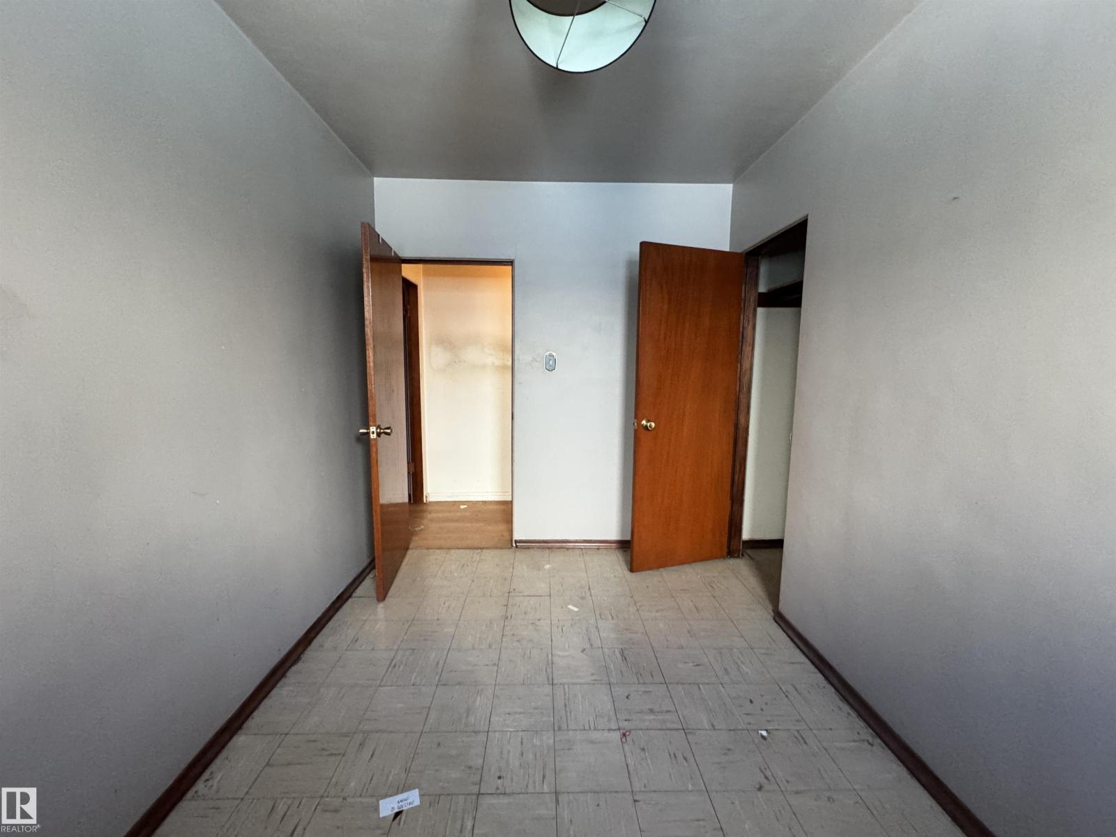 12010 95 ST NW - 8