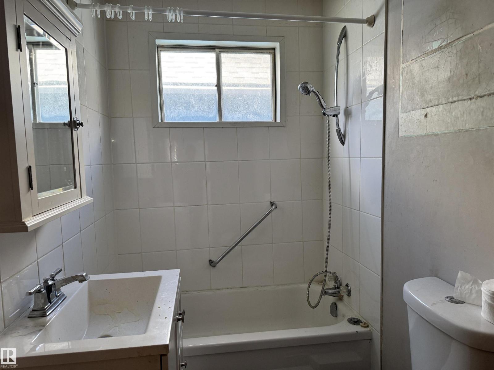 12010 95 ST NW - 9