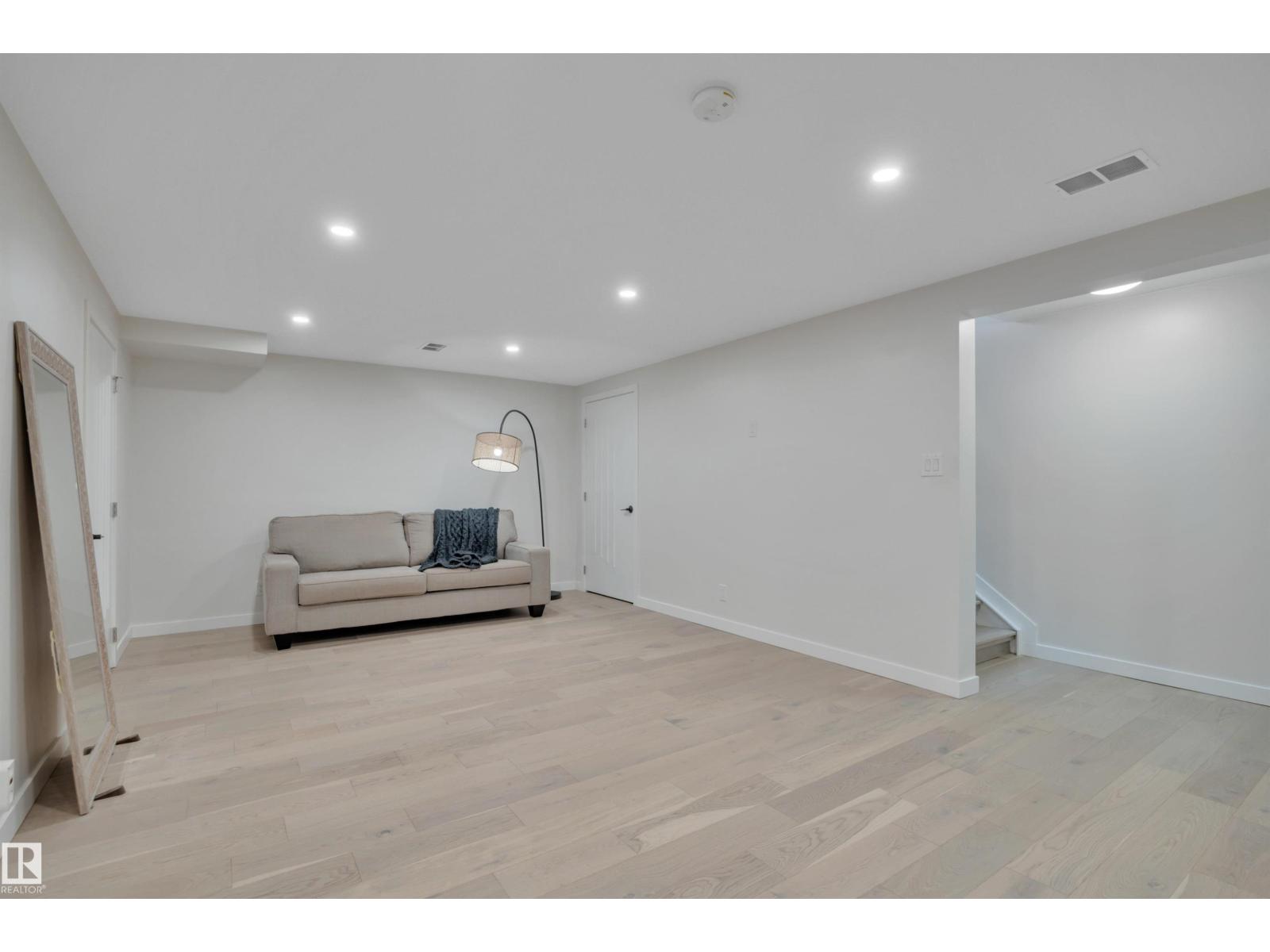 3419 84 ST NW — photo 34