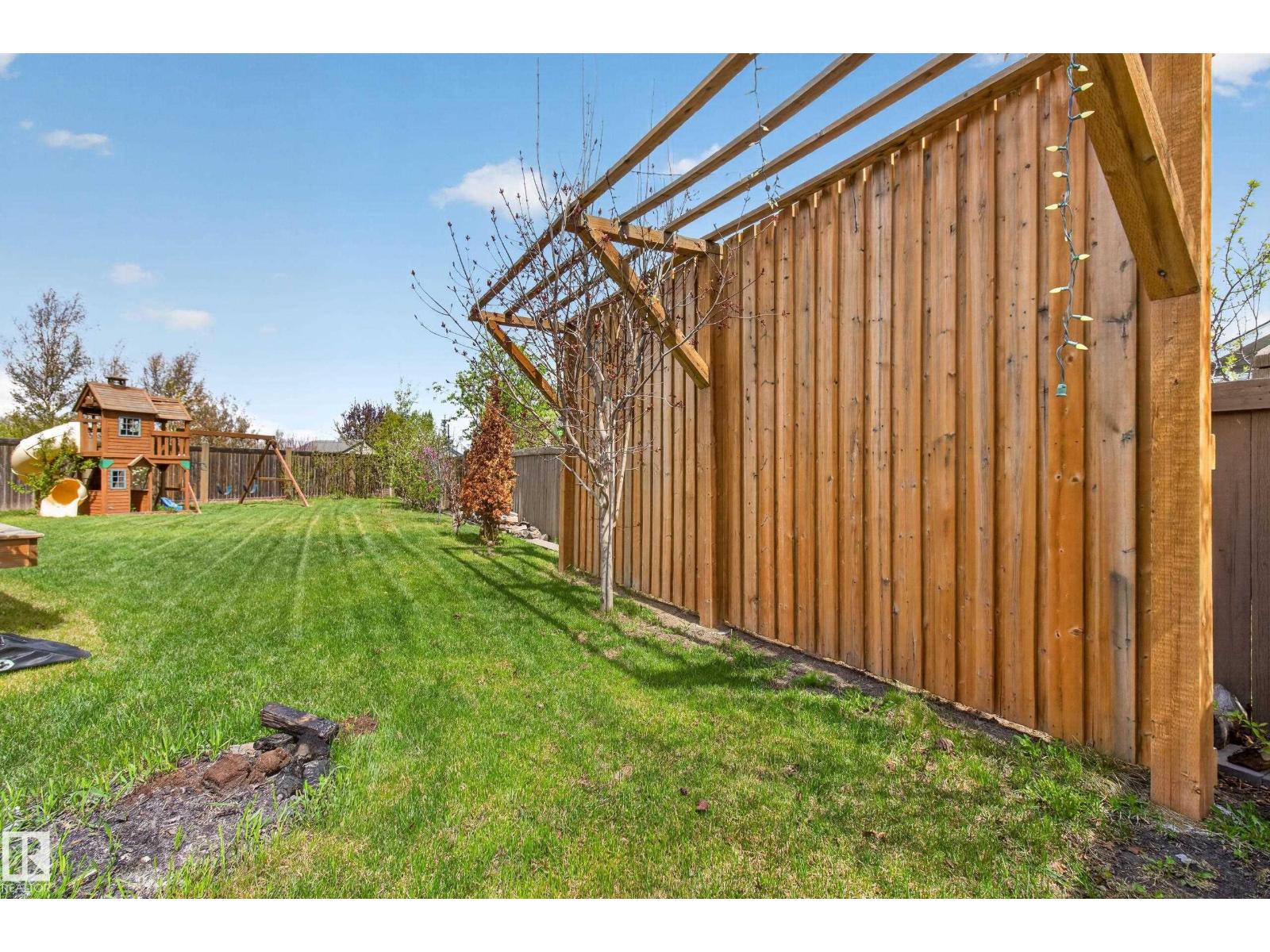 14239 138 ST NW - 10