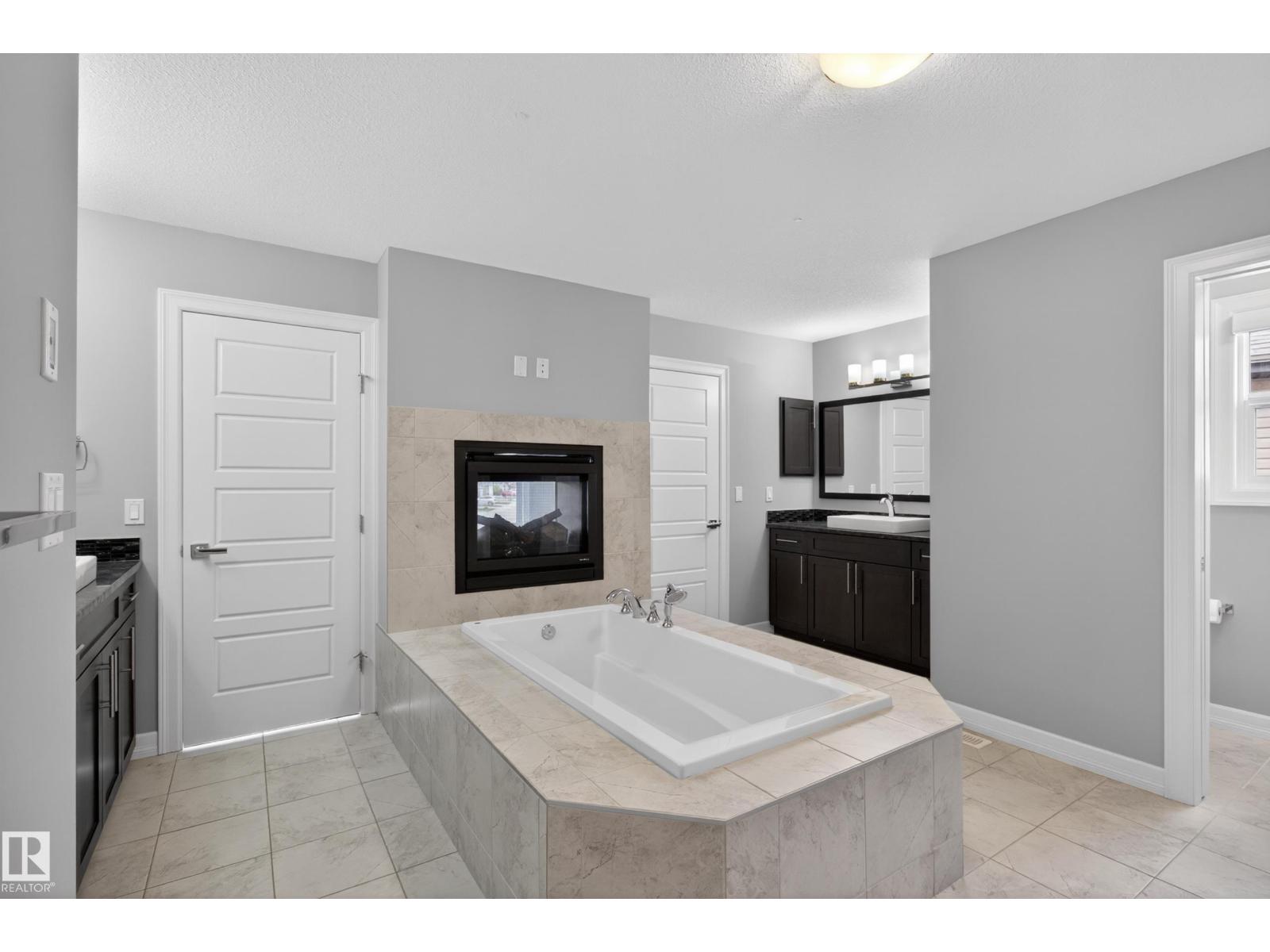 14239 138 ST NW - 49