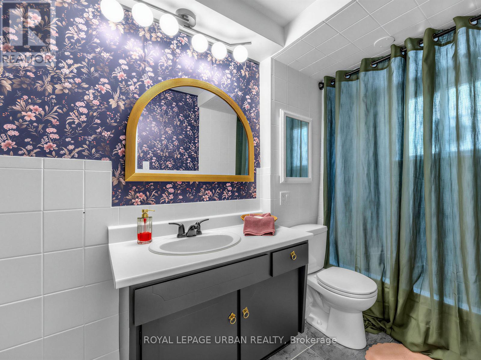 95 OAKRIDGE DRIVE - 11