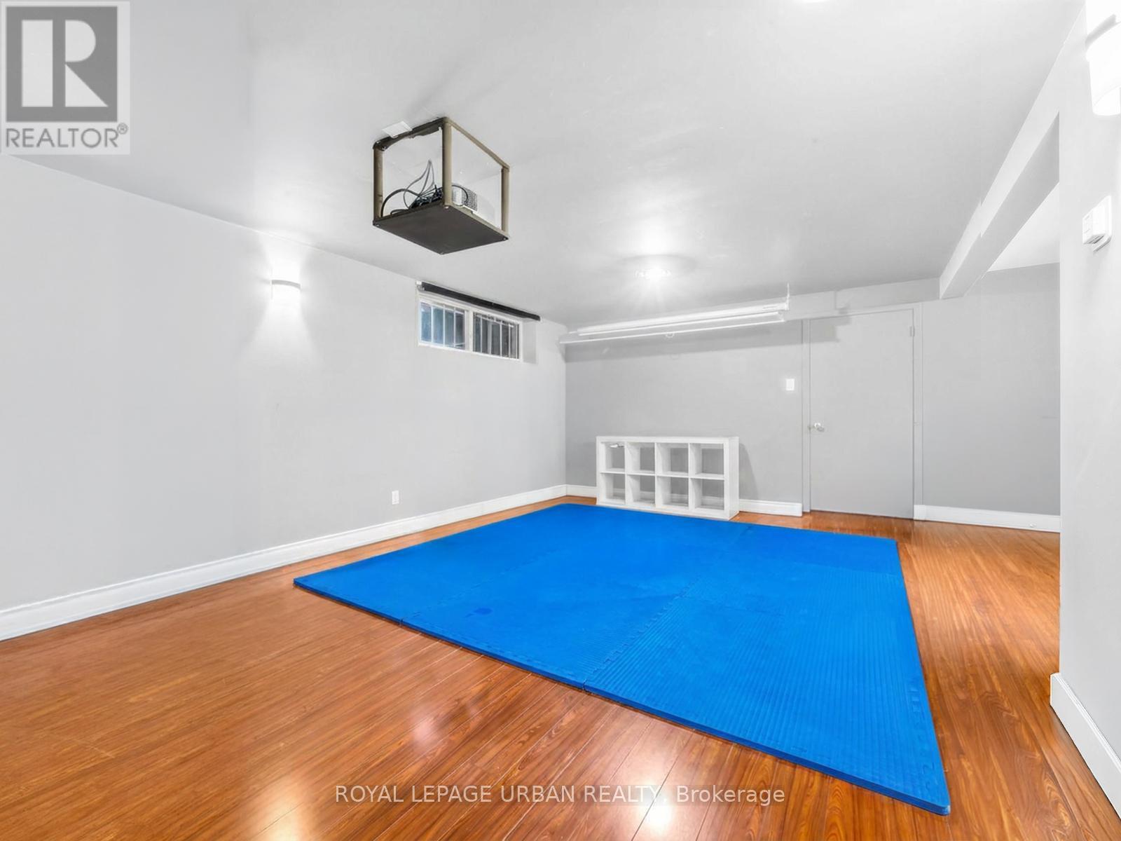 95 OAKRIDGE DRIVE - 19
