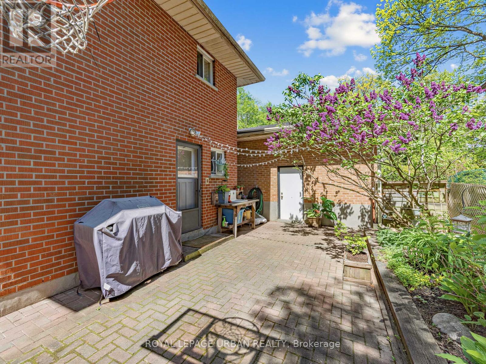 95 OAKRIDGE DRIVE - 21