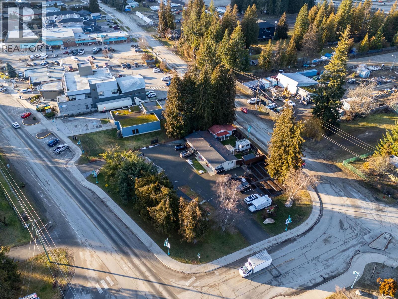  1210 Paradise Avenue, Sicamous