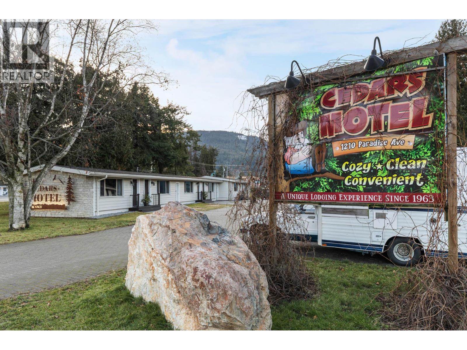  1210 Paradise Avenue, Sicamous