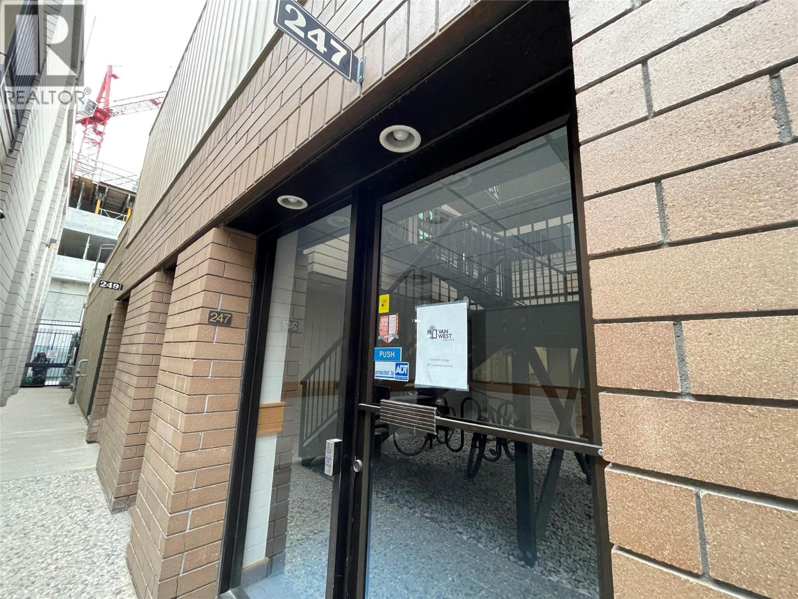 Office in Kelowna - Image 22
