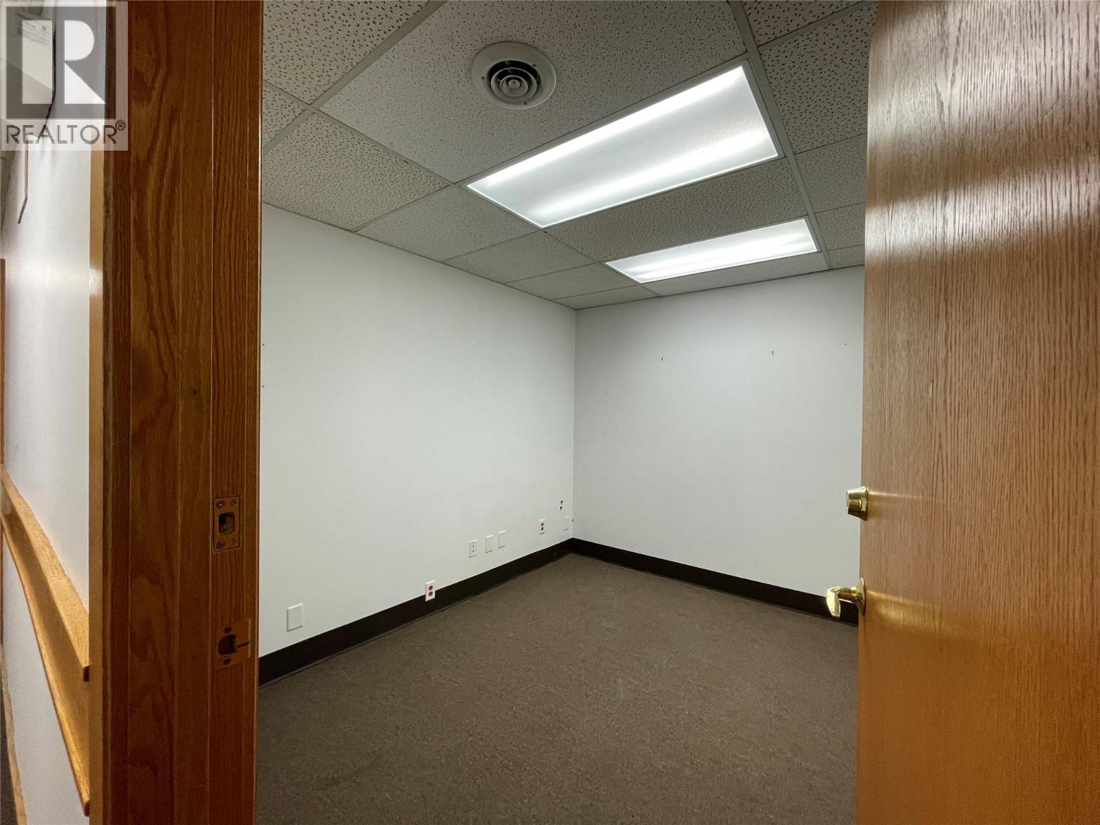 Office in Kelowna - Image 16