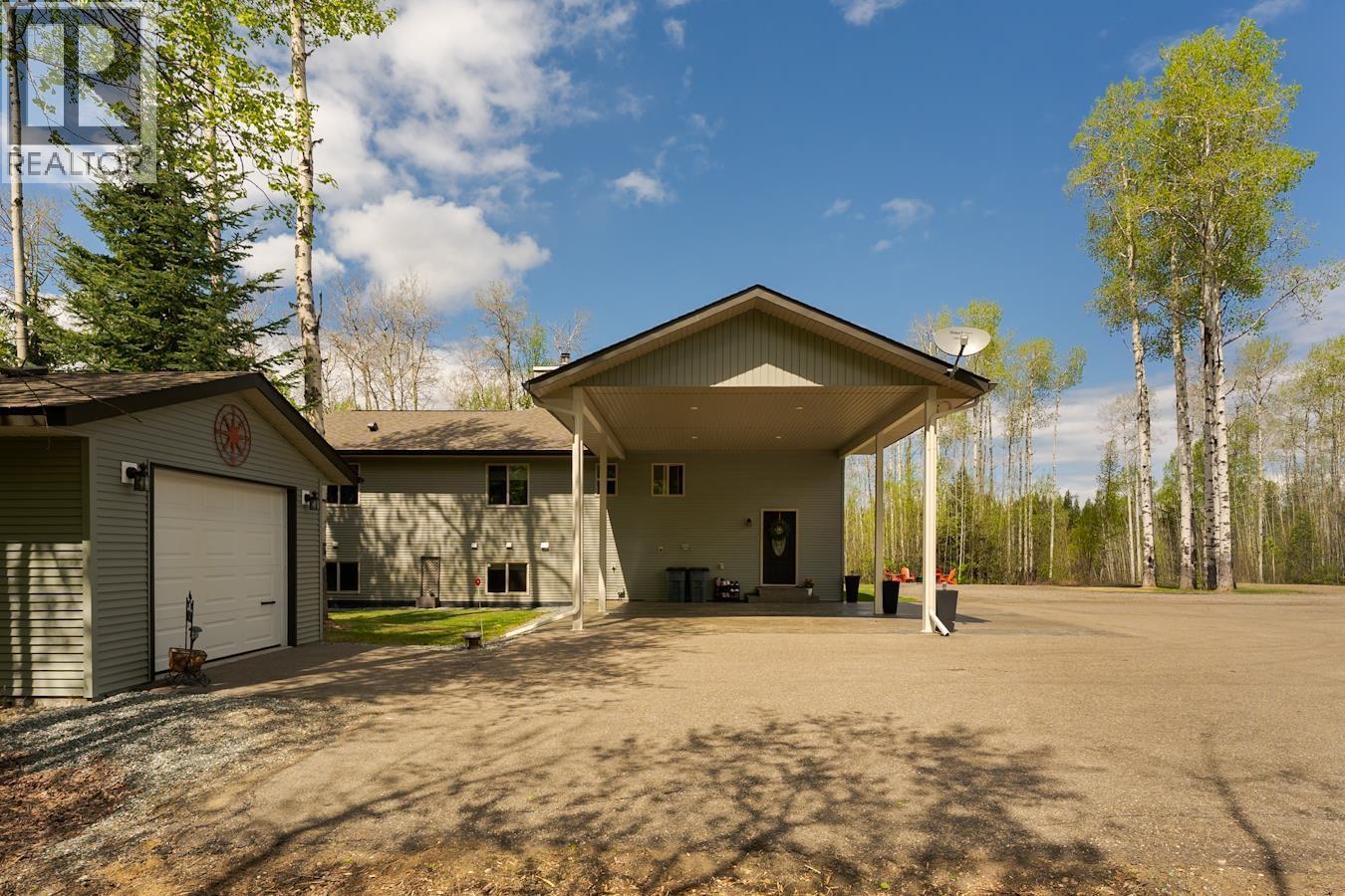 Kitchen of 18625 RONDEVIEW ROAD · Prince George, BC