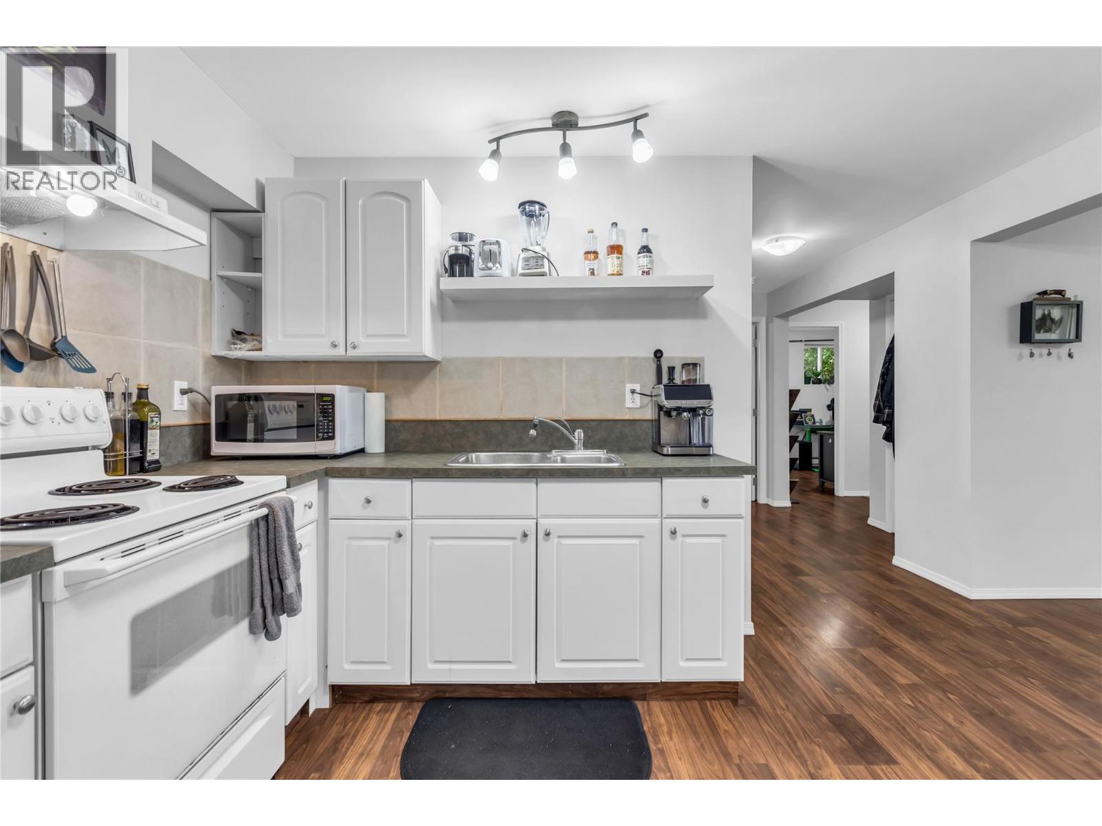 5738 Goudie Road - 76