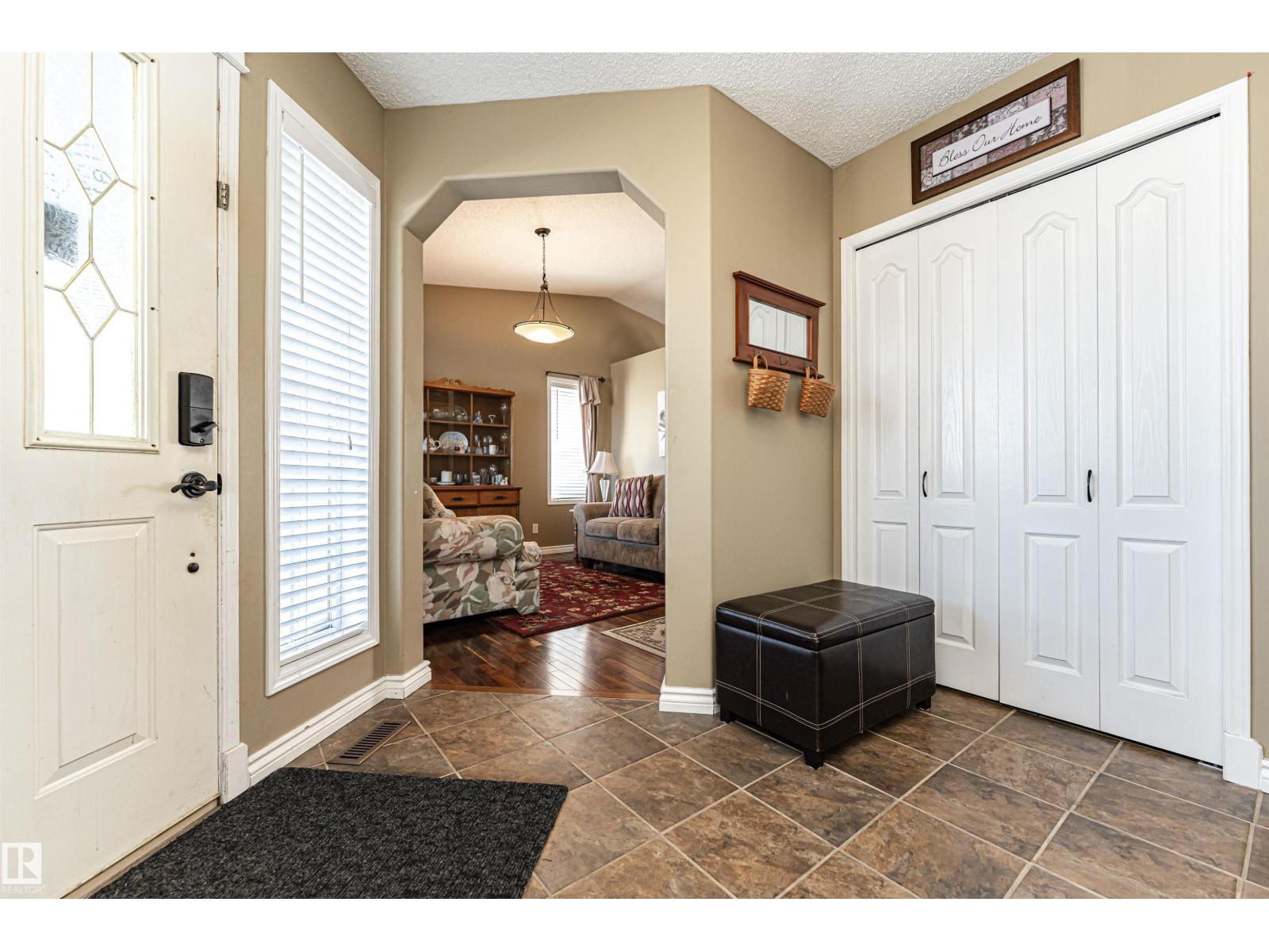 19047 51 AV NW - 11