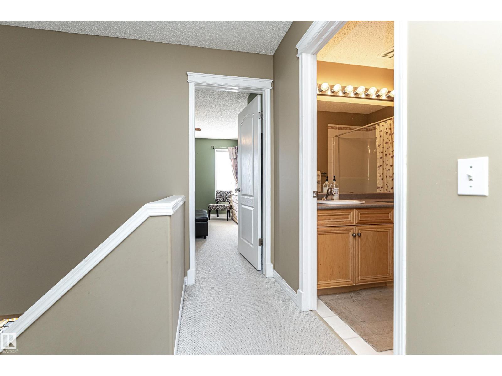 19047 51 AV NW - 38