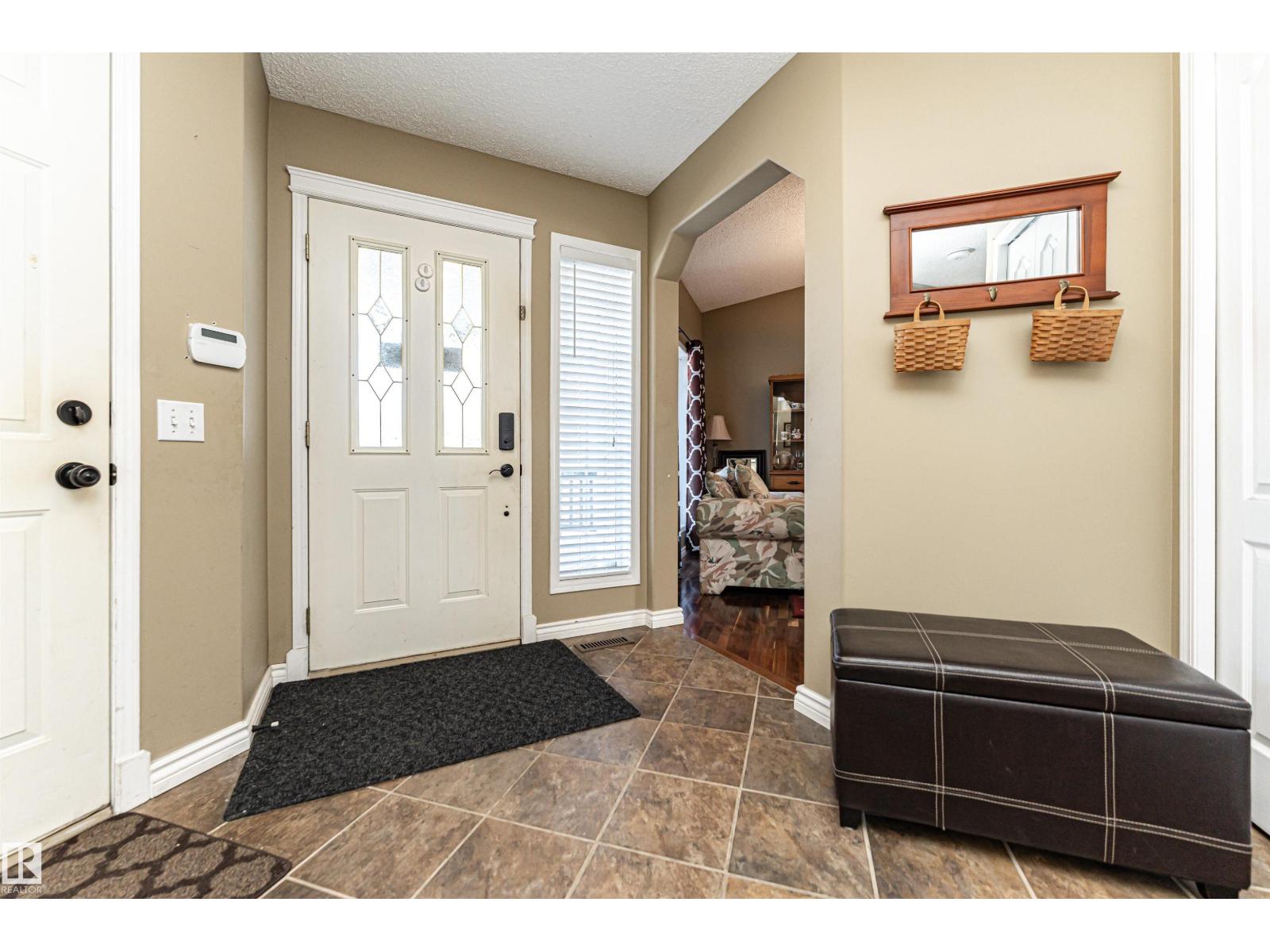 19047 51 AV NW - 8