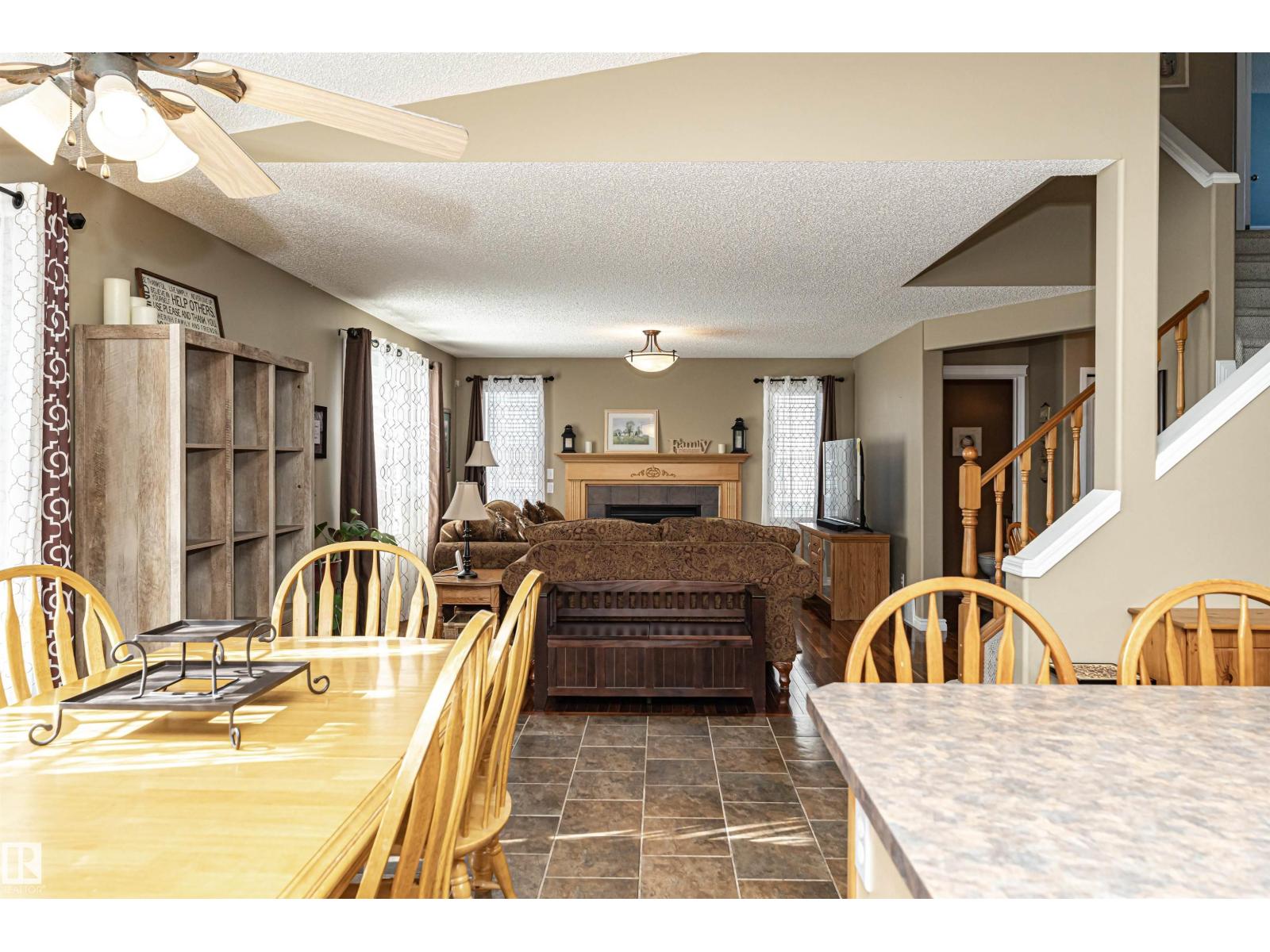 19047 51 AV NW - 26