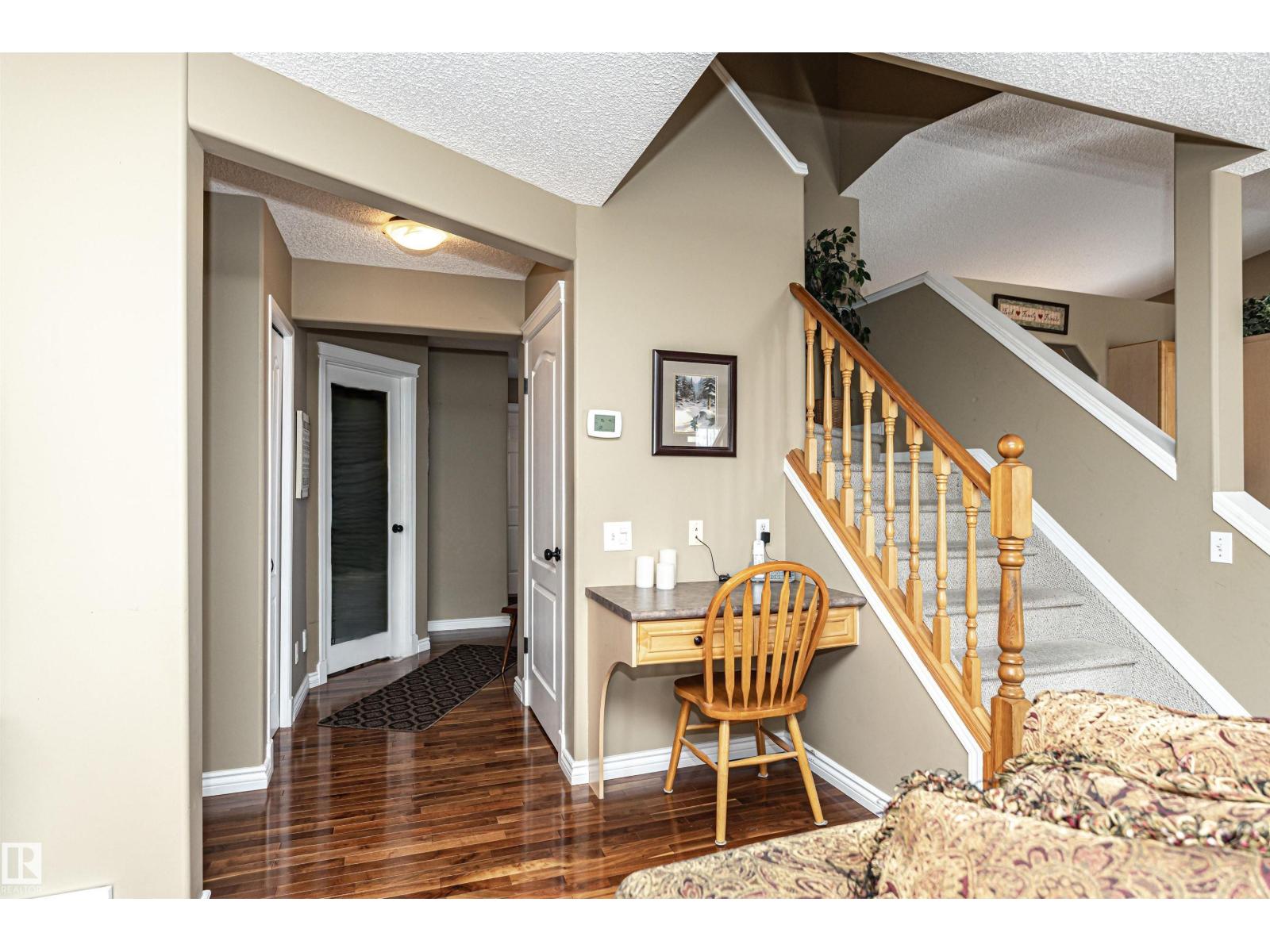 19047 51 AV NW - 33