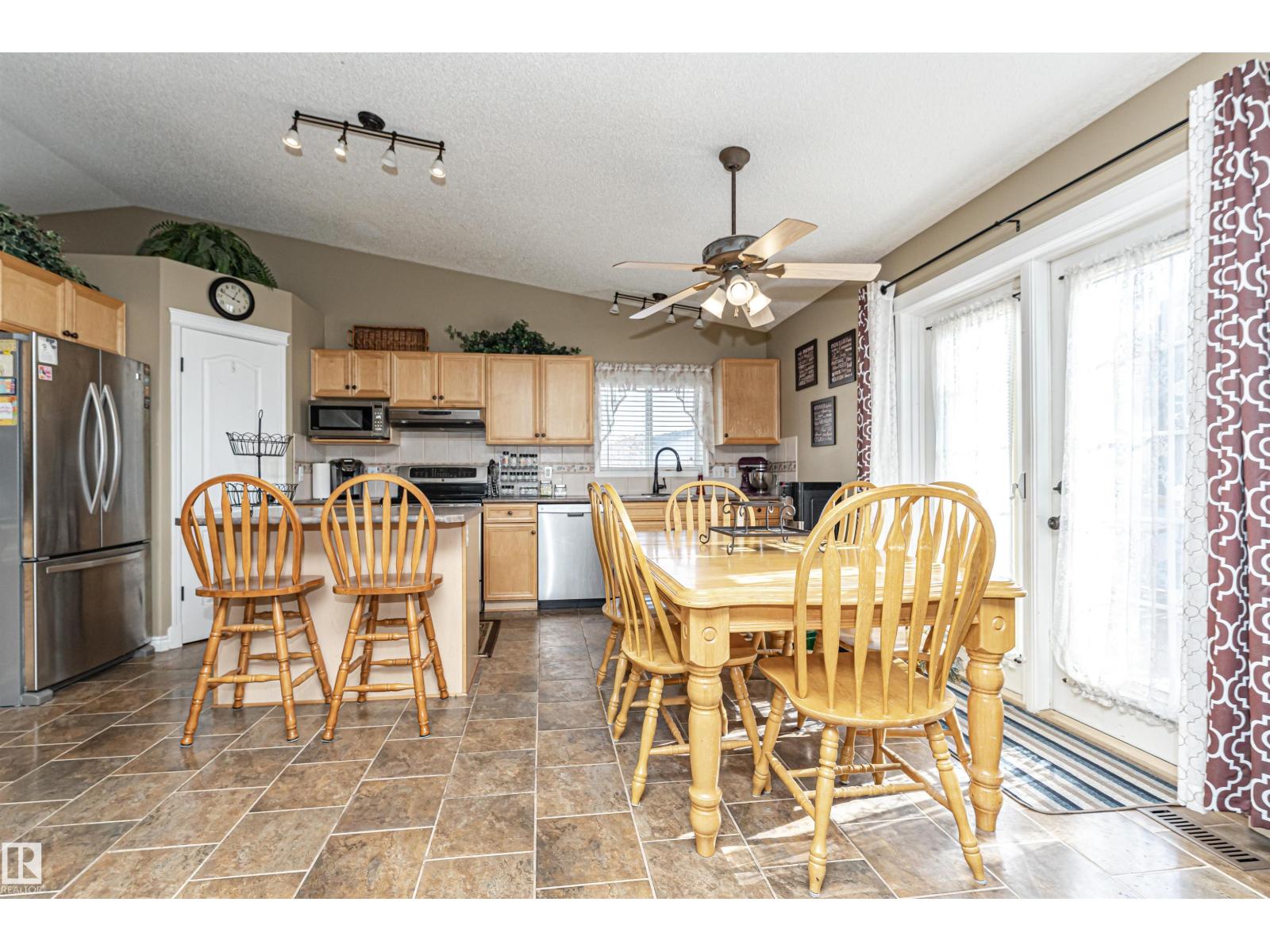 19047 51 AV NW - Image 2