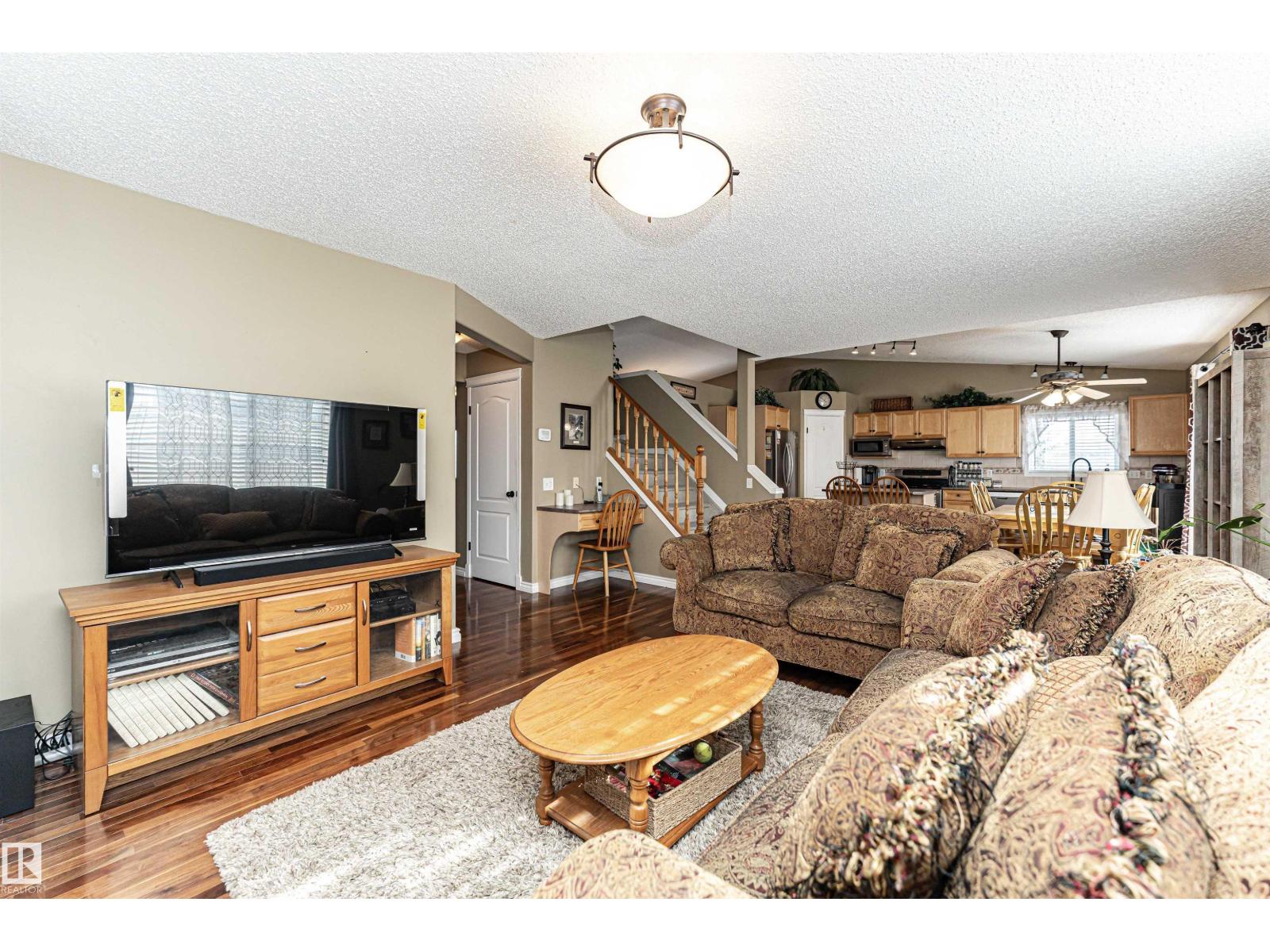 19047 51 AV NW - 32