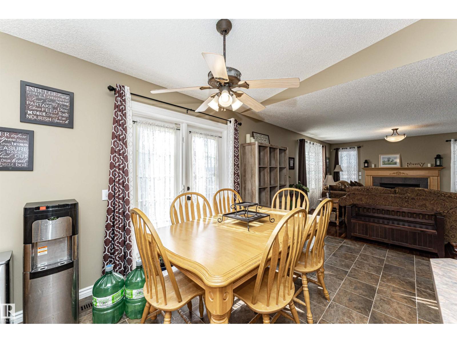 19047 51 AV NW - 25
