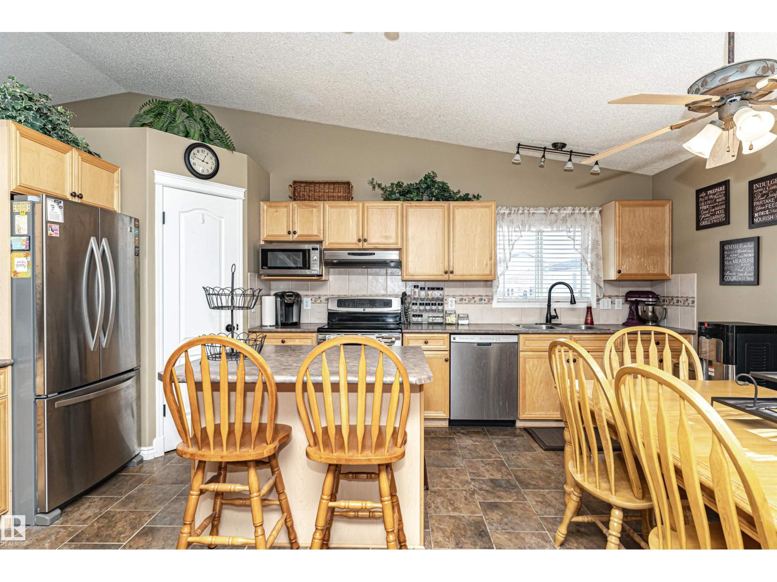 19047 51 AV NW - 18