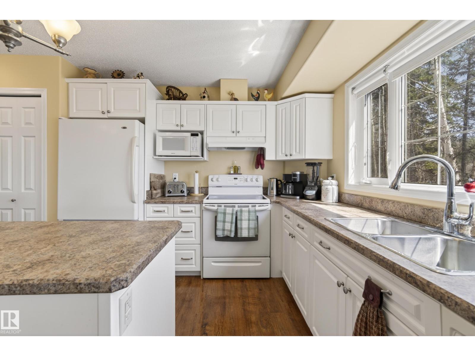 77 Lakeshore DR, Rural Leduc County