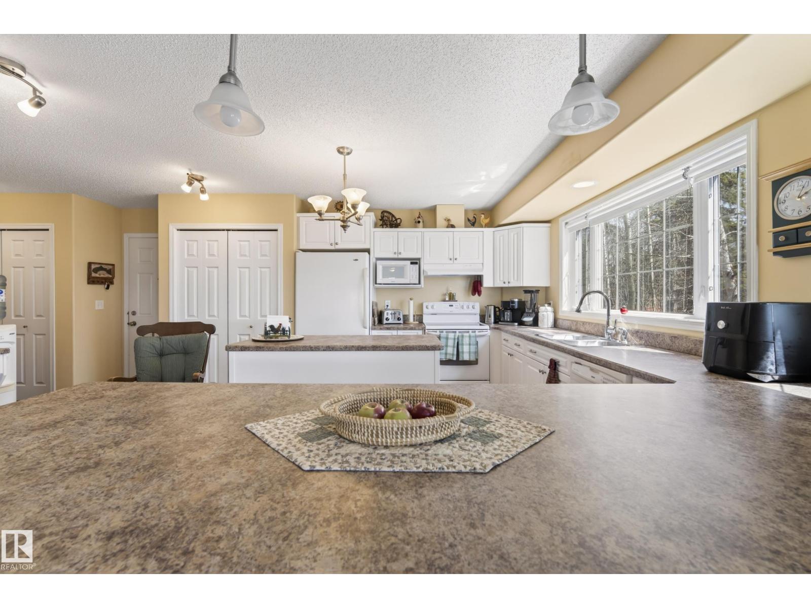 77 Lakeshore DR, Rural Leduc County
