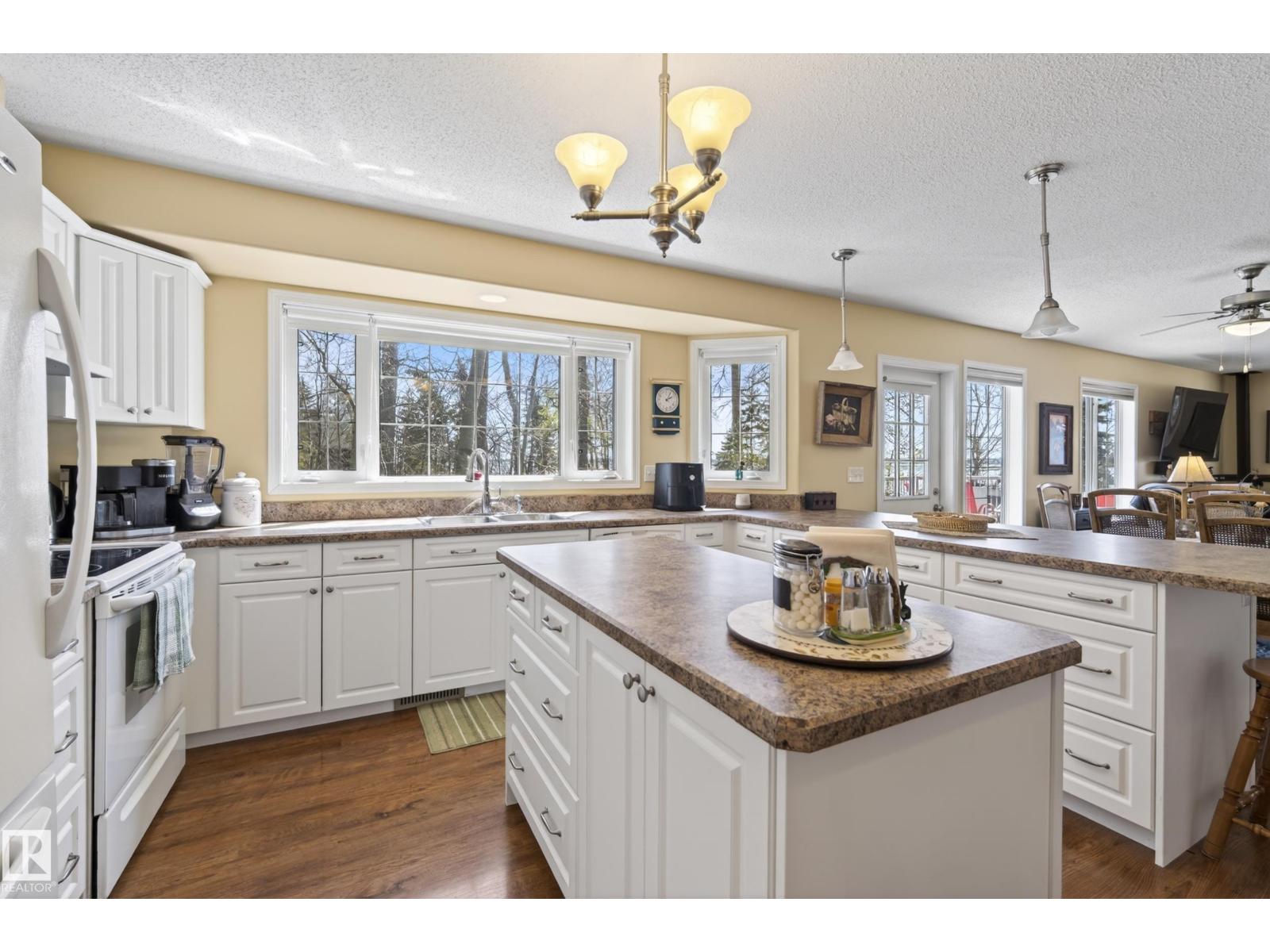 77 Lakeshore DR - 23