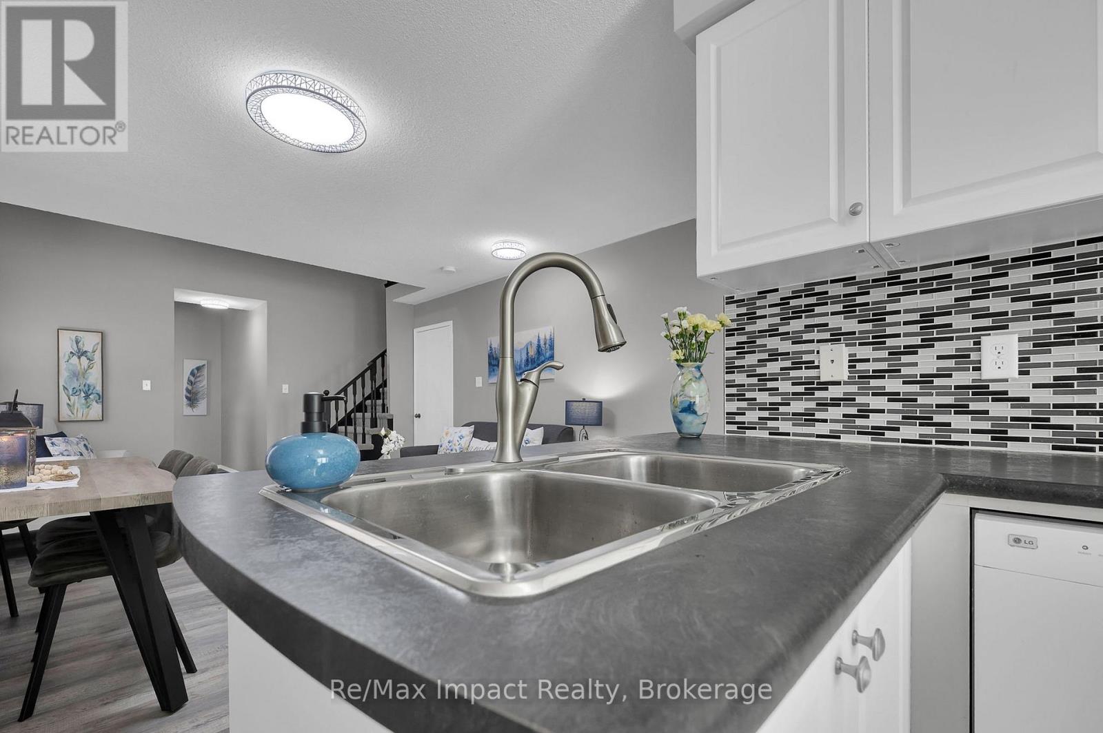 1872 WOODGATE COURT - 11