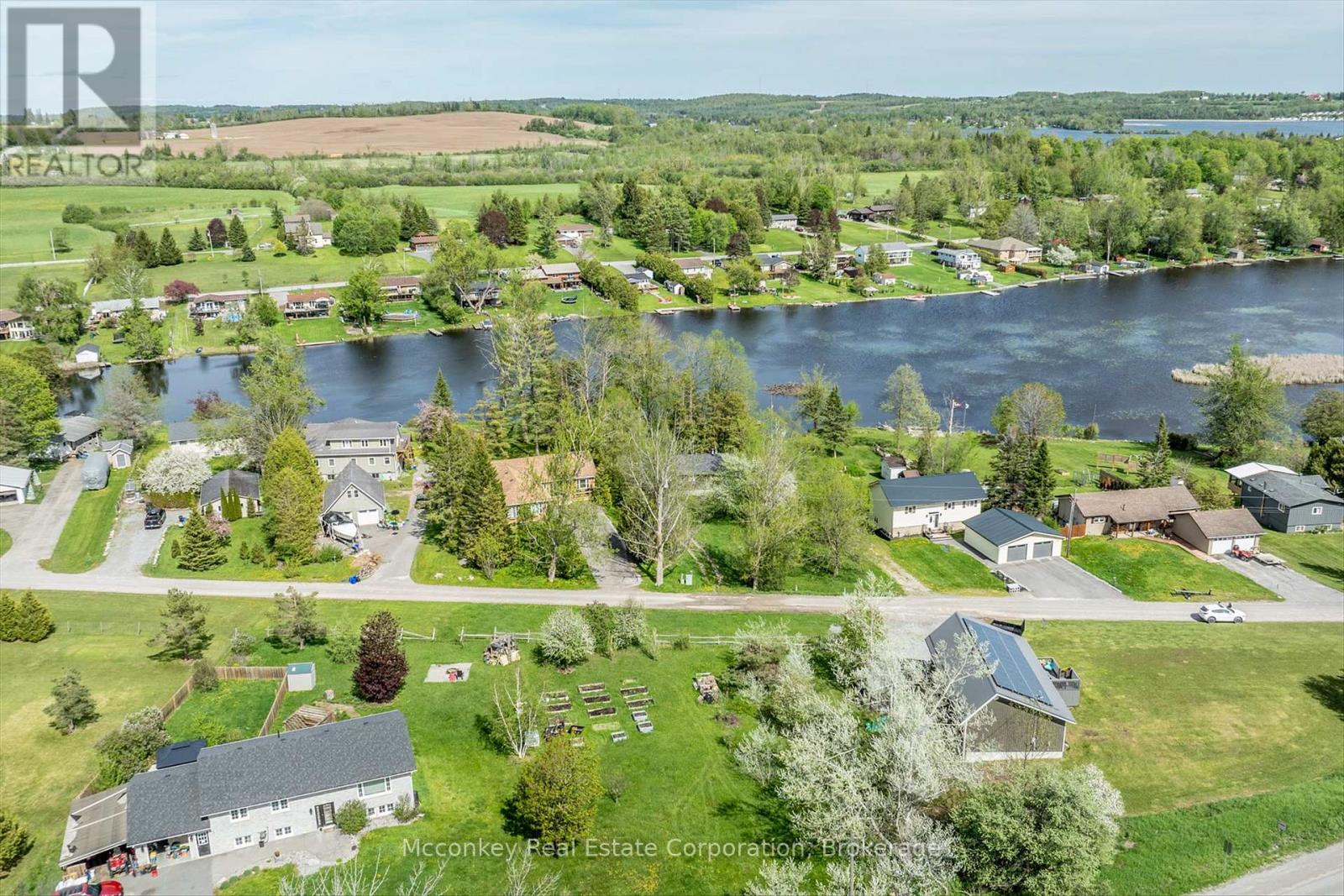 17 BAYVIEW DRIVE - 32