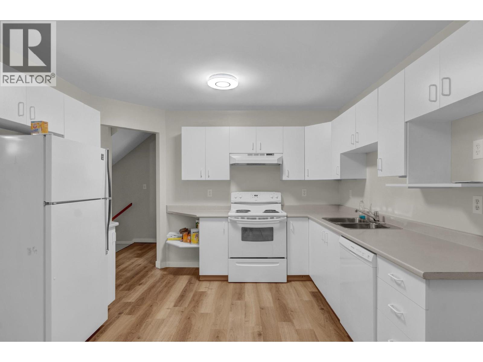 #206 3363 WESTWOOD DRIVE - 9