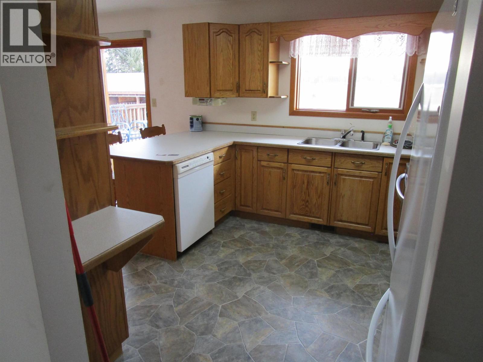 5982 HORSE LAKE ROAD, 100 Mile House