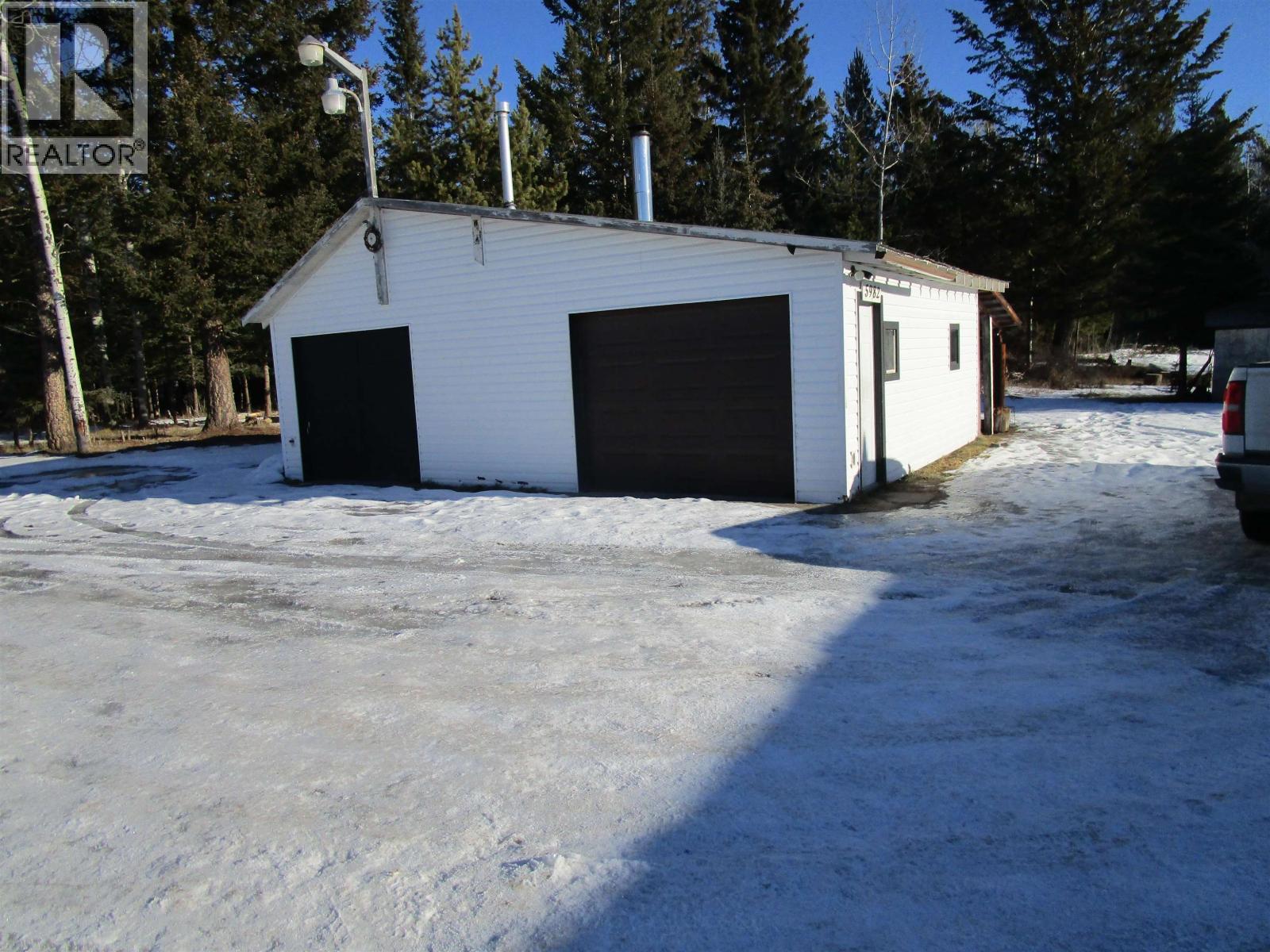 5982 HORSE LAKE ROAD, 100 Mile House