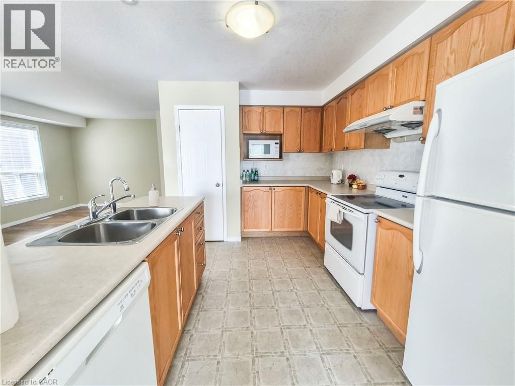 775 KARLSFELD Road, Waterloo, Ontario, N2T2X2 — Photo 2