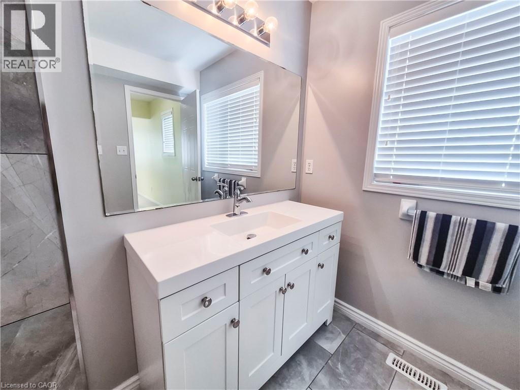775 KARLSFELD Road, Waterloo, Ontario, N2T2X2 — Photo 11