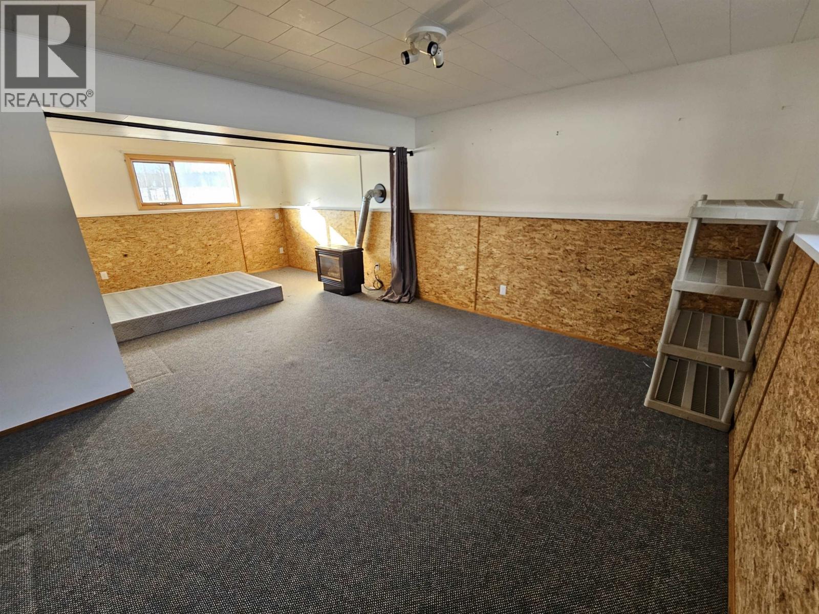 5982 HORSE LAKE ROAD, 100 Mile House