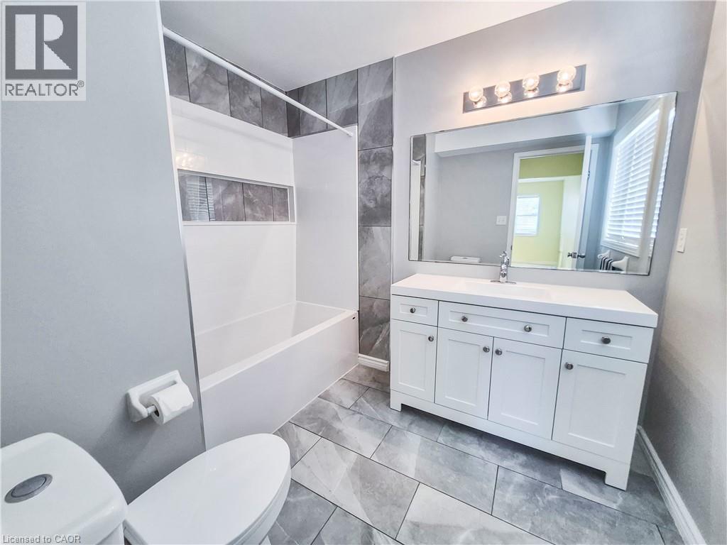 775 KARLSFELD Road, Waterloo, Ontario, N2T2X2 — Photo 6