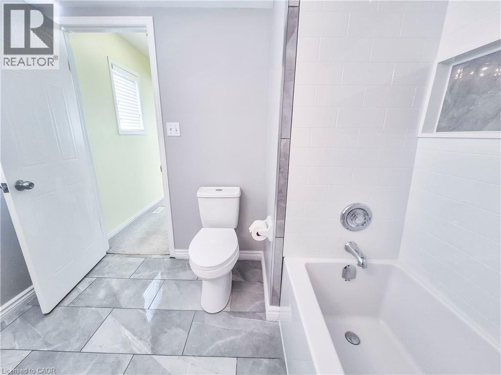 775 KARLSFELD Road, Waterloo, Ontario, N2T2X2 — Photo 3