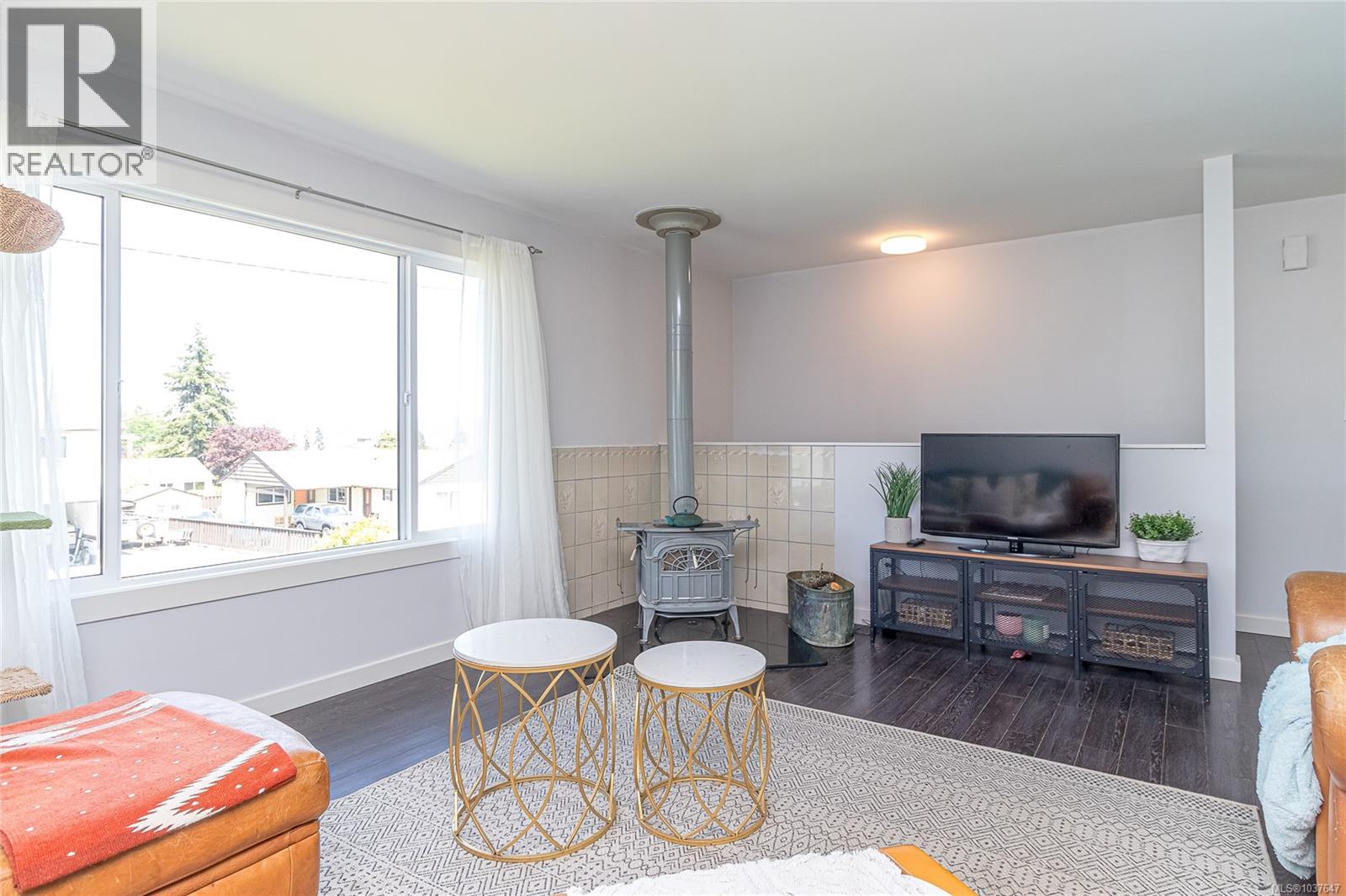 1584 Freda St - 8