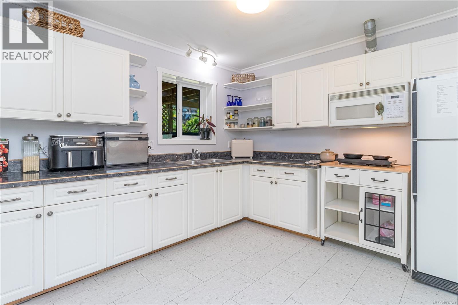 1584 Freda St - 37