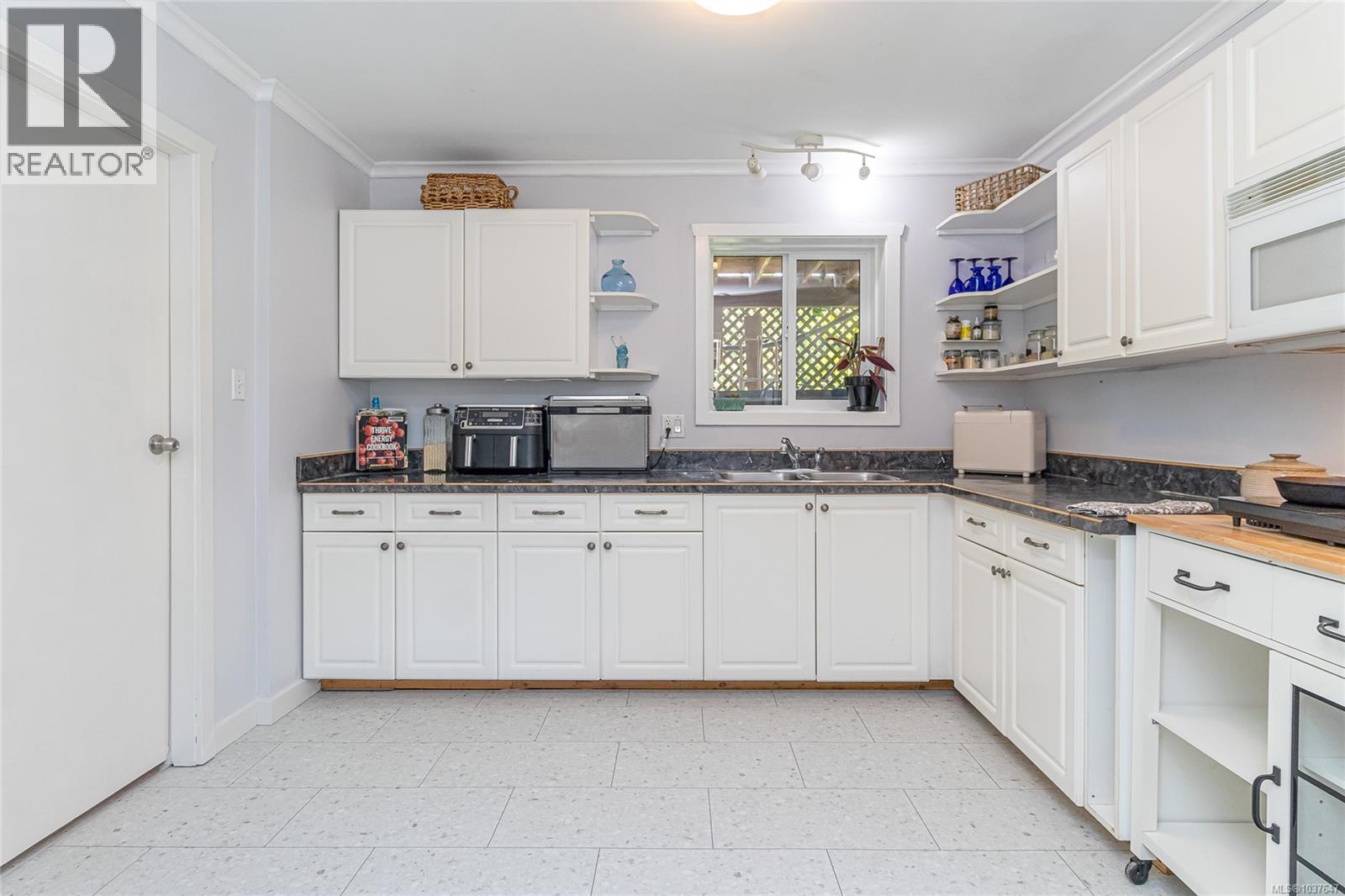 1584 Freda St - 38