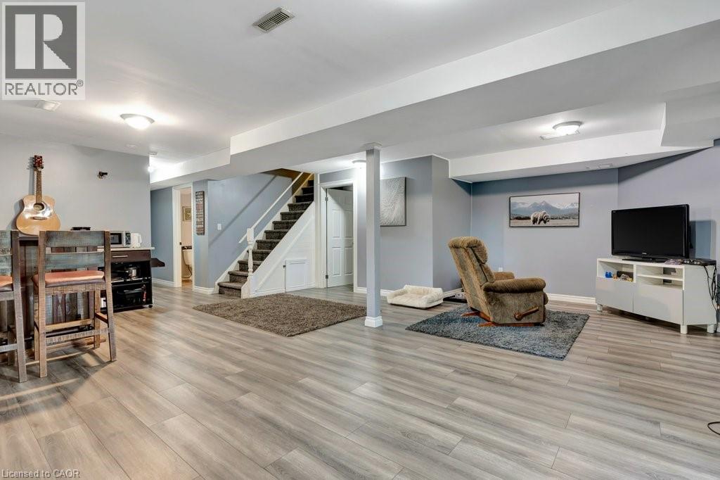 49 SMALL Court - 18